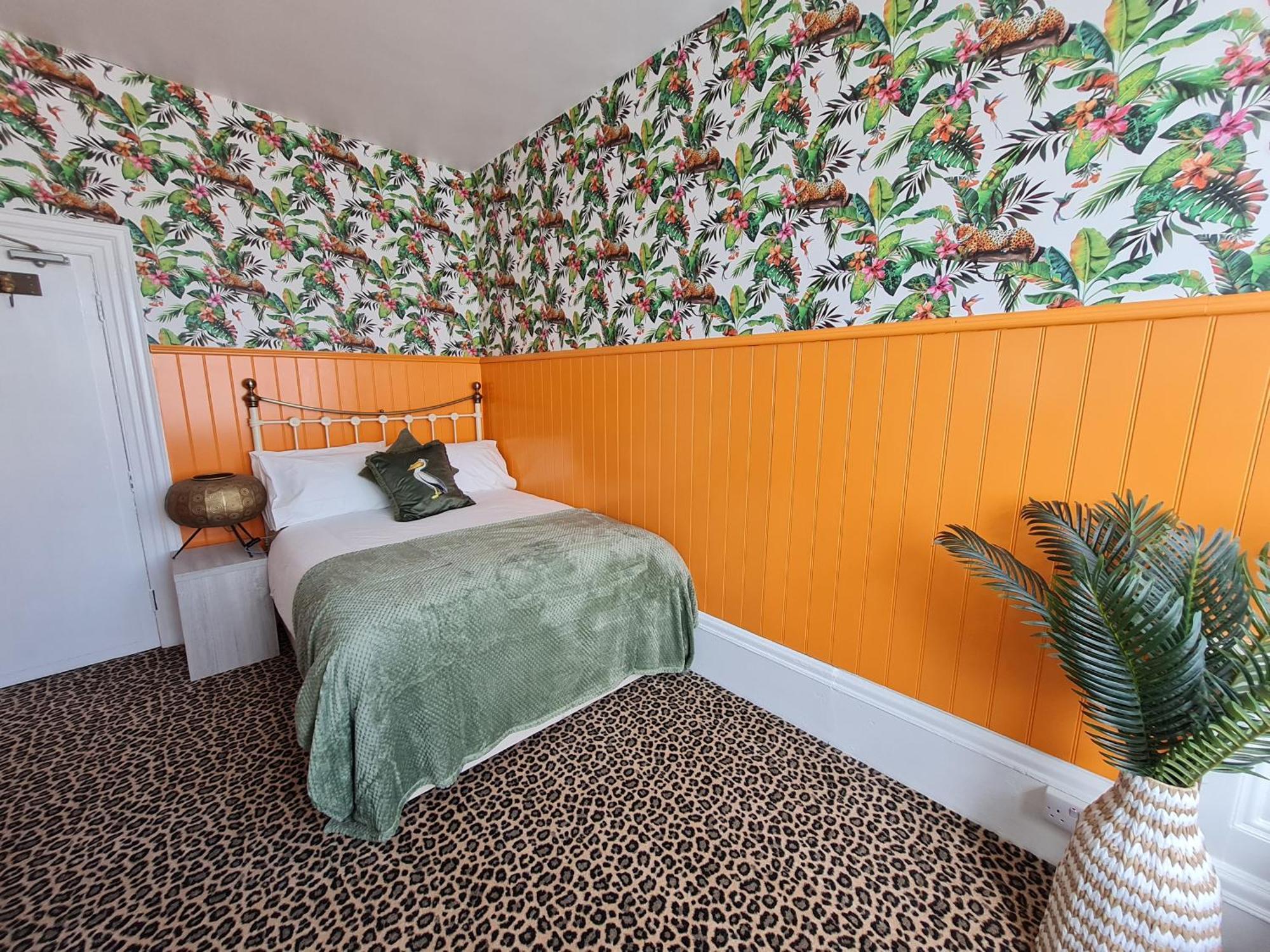 Lemur Lodge - Boutique Apartments - Short Stroll To The Beach Борнмут Экстерьер фото