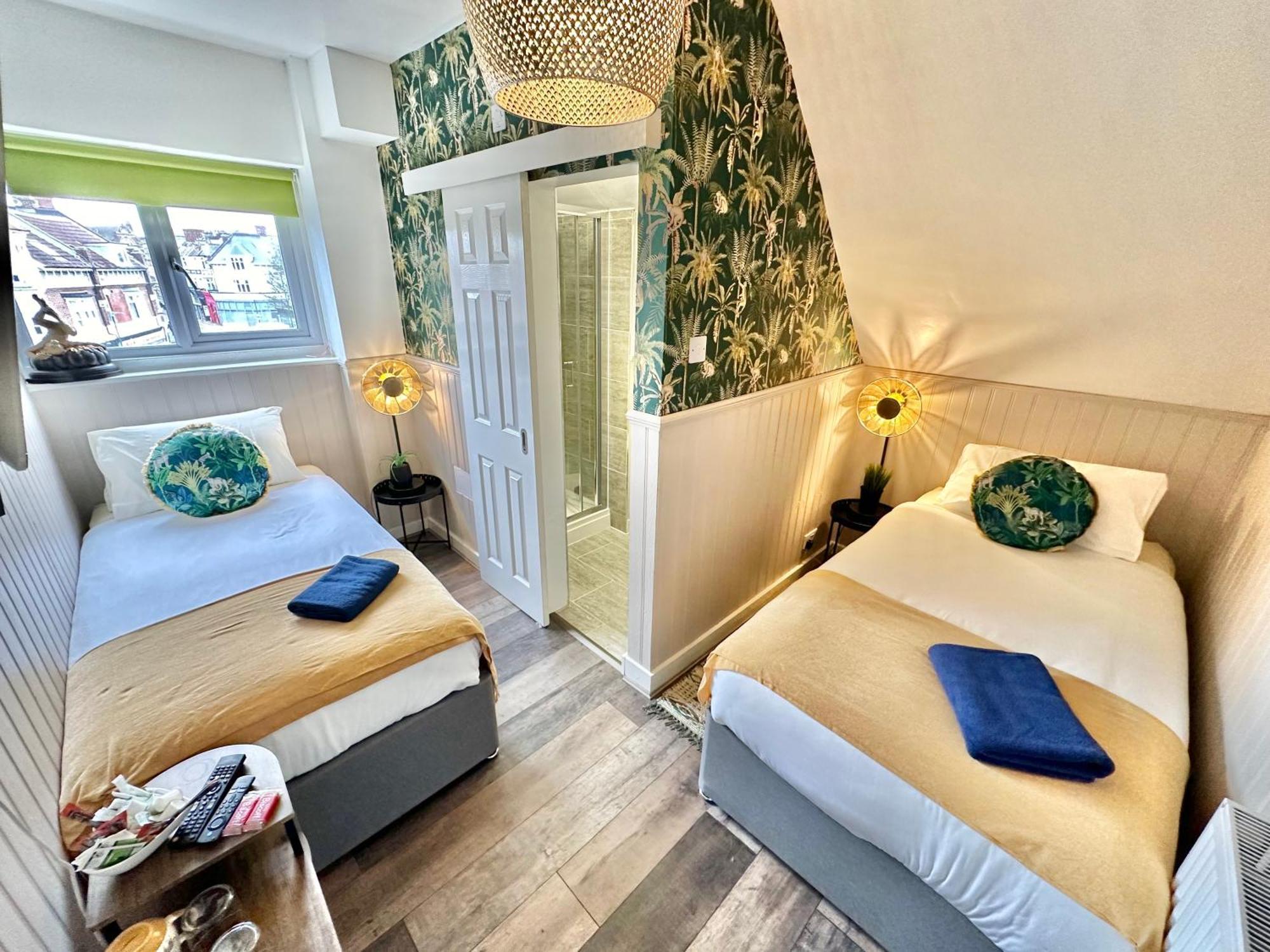Lemur Lodge - Boutique Apartments - Short Stroll To The Beach Борнмут Экстерьер фото