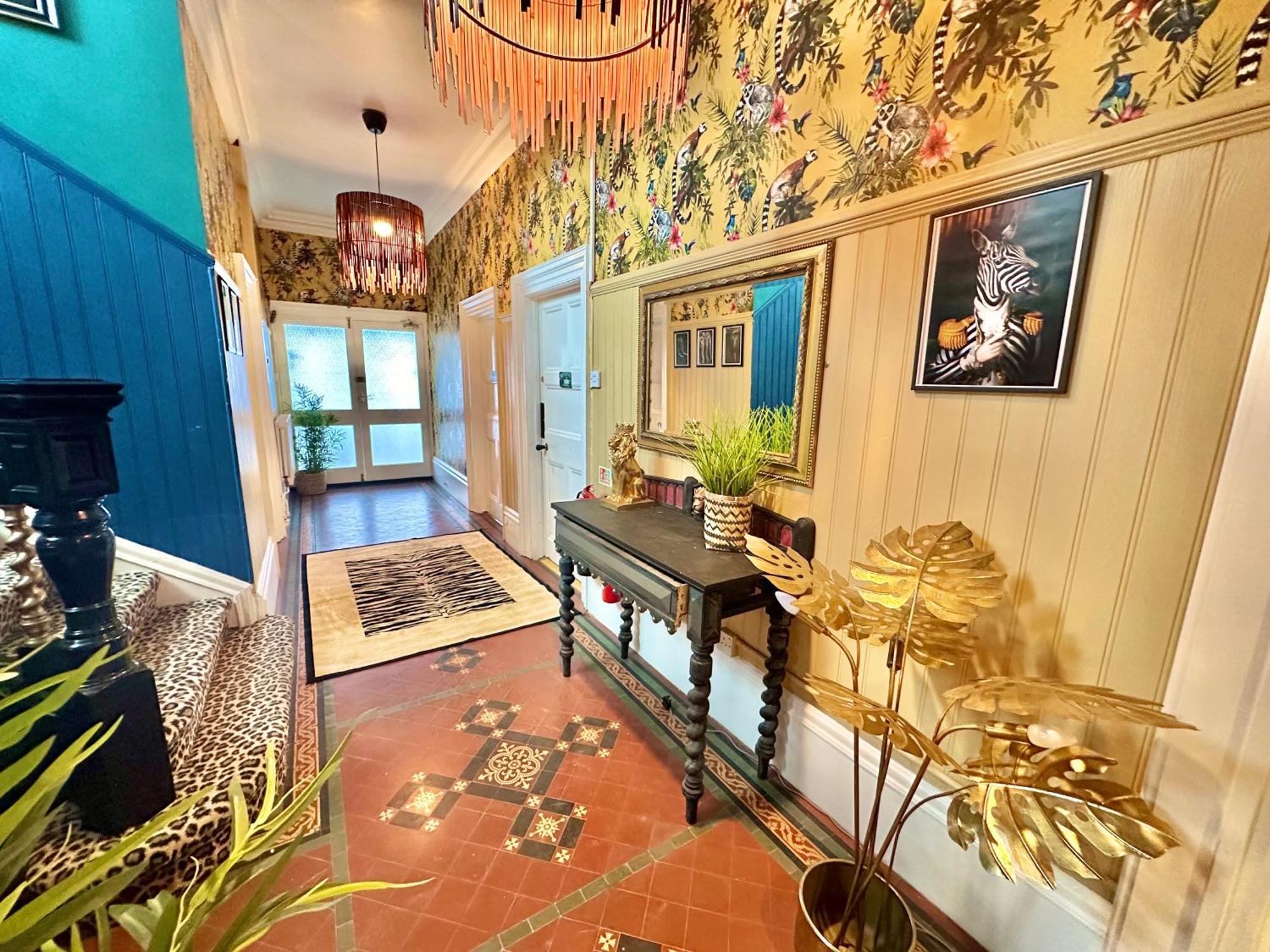 Lemur Lodge - Boutique Apartments - Short Stroll To The Beach Борнмут Экстерьер фото