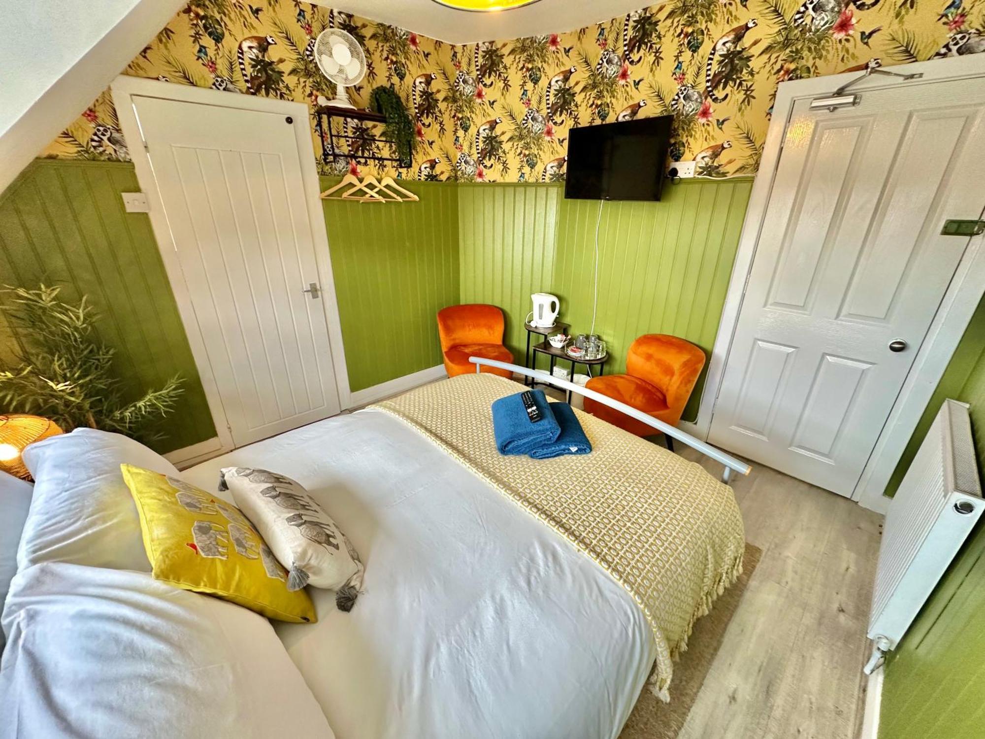Lemur Lodge - Boutique Apartments - Short Stroll To The Beach Борнмут Экстерьер фото